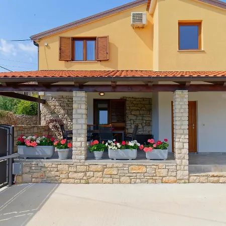 Apartment Larissa By Rent Istria Višnjan Buitenkant foto