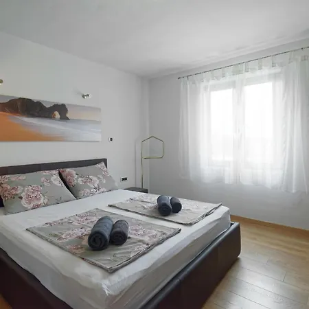 Apartment Larissa By Rent Istria Višnjan Buitenkant foto