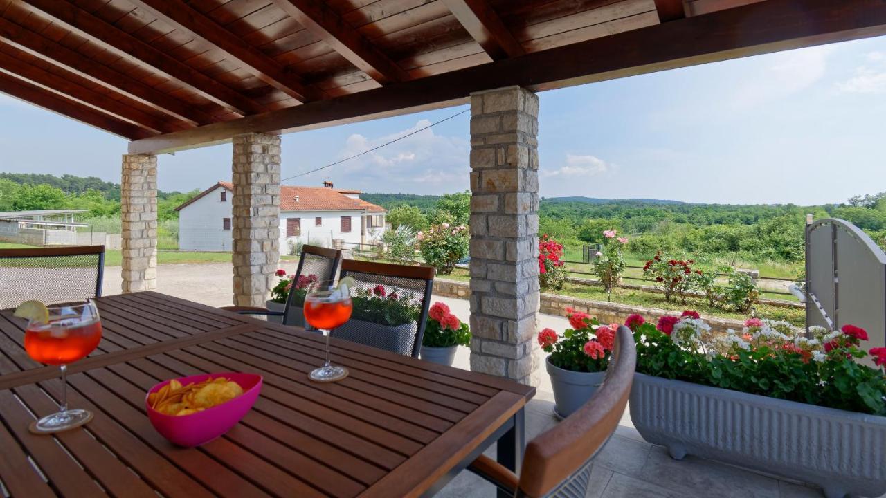 Apartment Larissa By Rent Istria